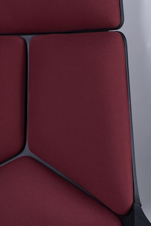 Офисное кресло Norden IQ Black темно-красная ткань