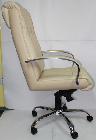 Офисное кресло руководителя Бостон Хром МБ кожа бежевая