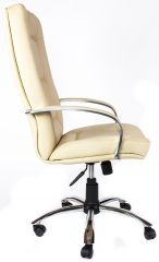 Офисное кресло руководителя Пилот Хром кожа бежевая