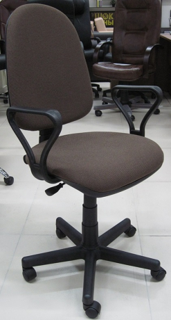 Кресло офисное компьютерное Престиж Самба ткань коричневая с черной точкой