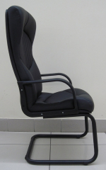 Офисное конференц-кресло Гермес Стандарт кожа черная