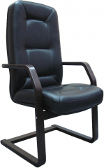 Офисное конференц-кресло Пилот Экстра кожа черная