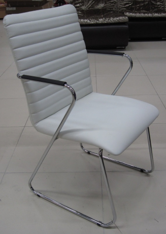 Стул офисный Task Chrome экокожа белая